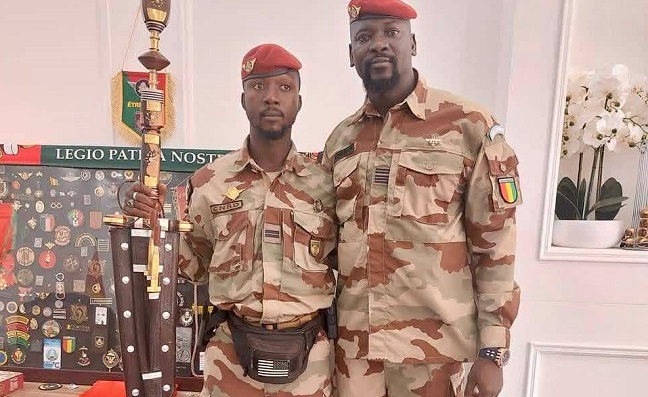 Guinée : Mamadi Doumbouya radie 173 militaires pour désertion, dont le commandant Michel Lamah