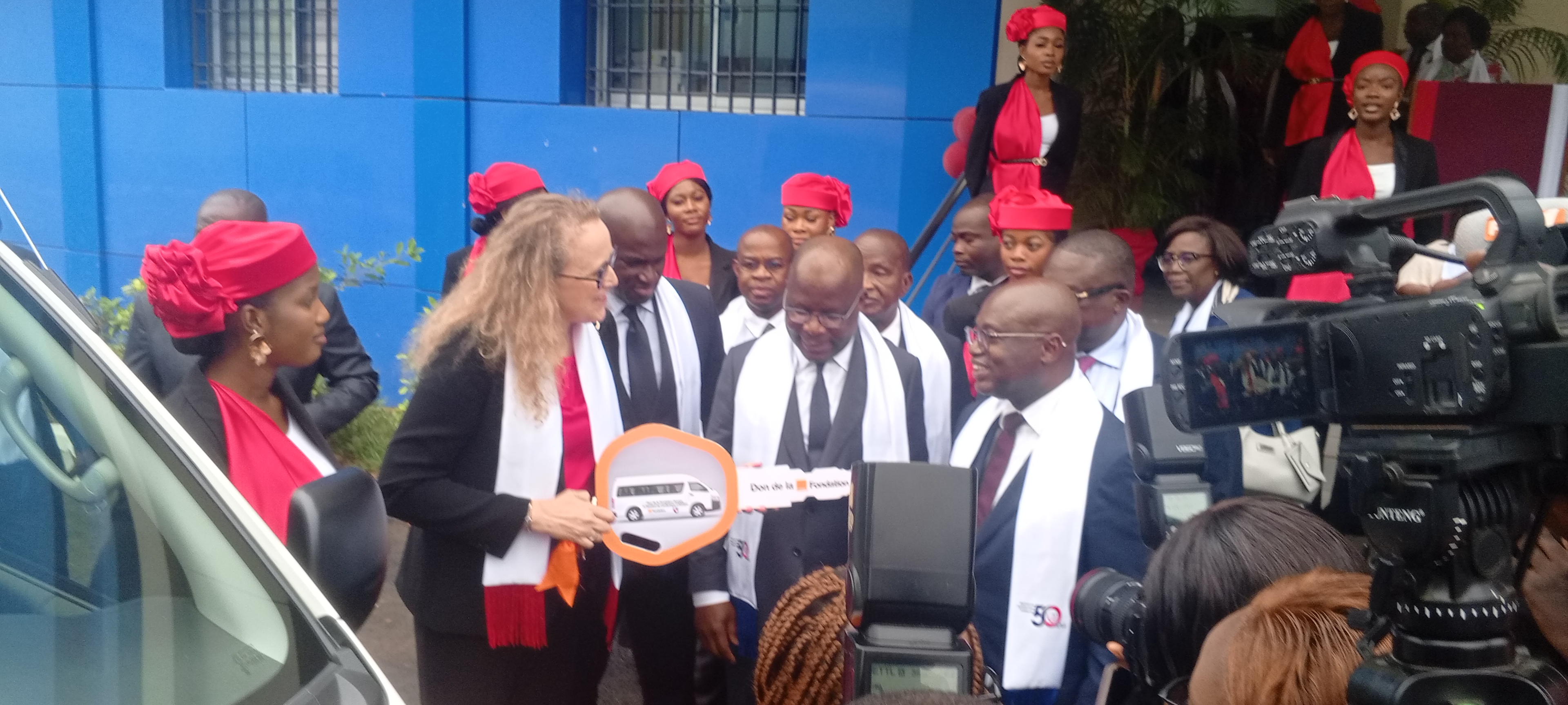 La Fondation Orange Côte  d’Ivoire offre un minicar de 15 places à l’Institut de Cardiologie d’Abidjan